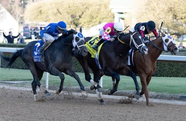 Oaklawn undercard: Alexander Helios, Quietside pull off upsets