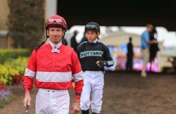 Marlins Man shows up again at Preakness finish line