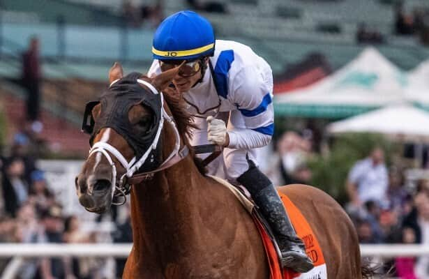 Locked rolls to easiest of victories in Santa Anita Handicap