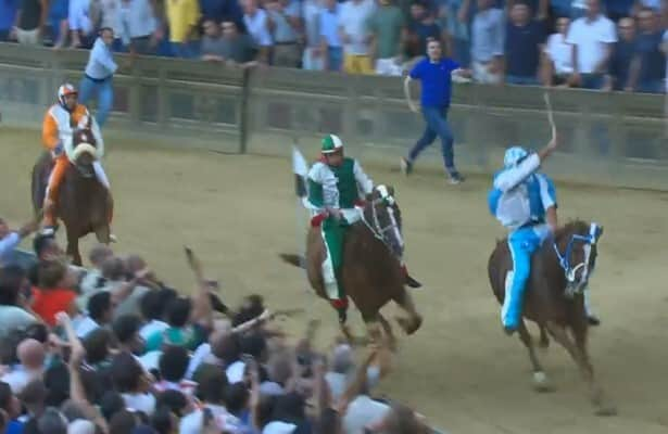 Video: Sanna stays on his horse to win wild Palio di Siena