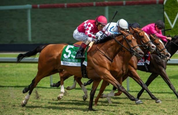 Gulfstream: Favored Vixen holds on in Herecomesthebride